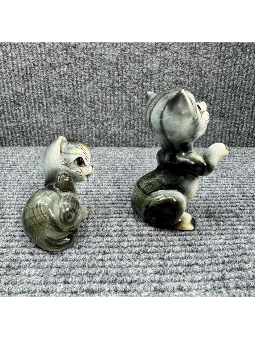 Vintage Cat Kitten Figurine Pair Japan Ceramic Gray Tabby Scratching Face Glazed - Picture 5 of 10